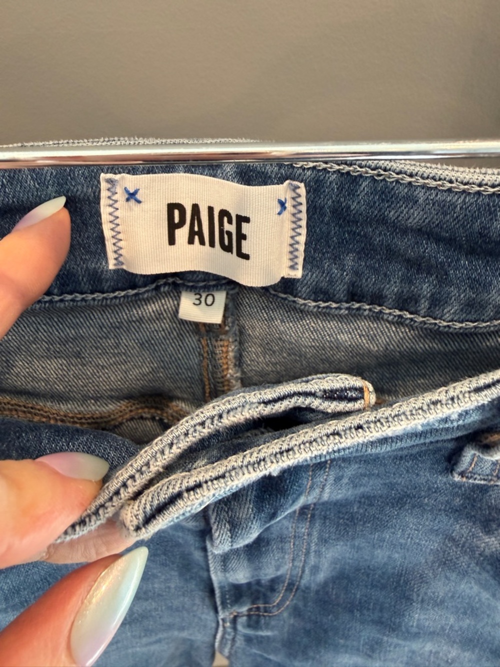 PAIGE Women's Anessa Wide-Leg Ankle Length Jeans in Medium Blue Wash - Picture 3 of 9